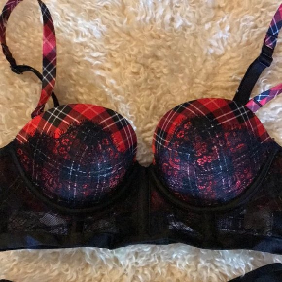Victoria Secret Christmas Special BRA NWT - Picture 2 of 8